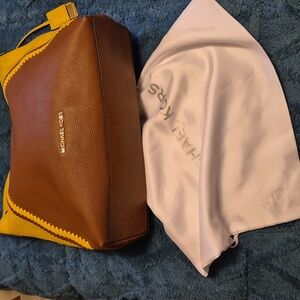 Super EUC 🌟 MICHAEL KORS 🌟 KARSON HOBO 🤎 Pebbled Leather 🤎 Citrus/Brown $398